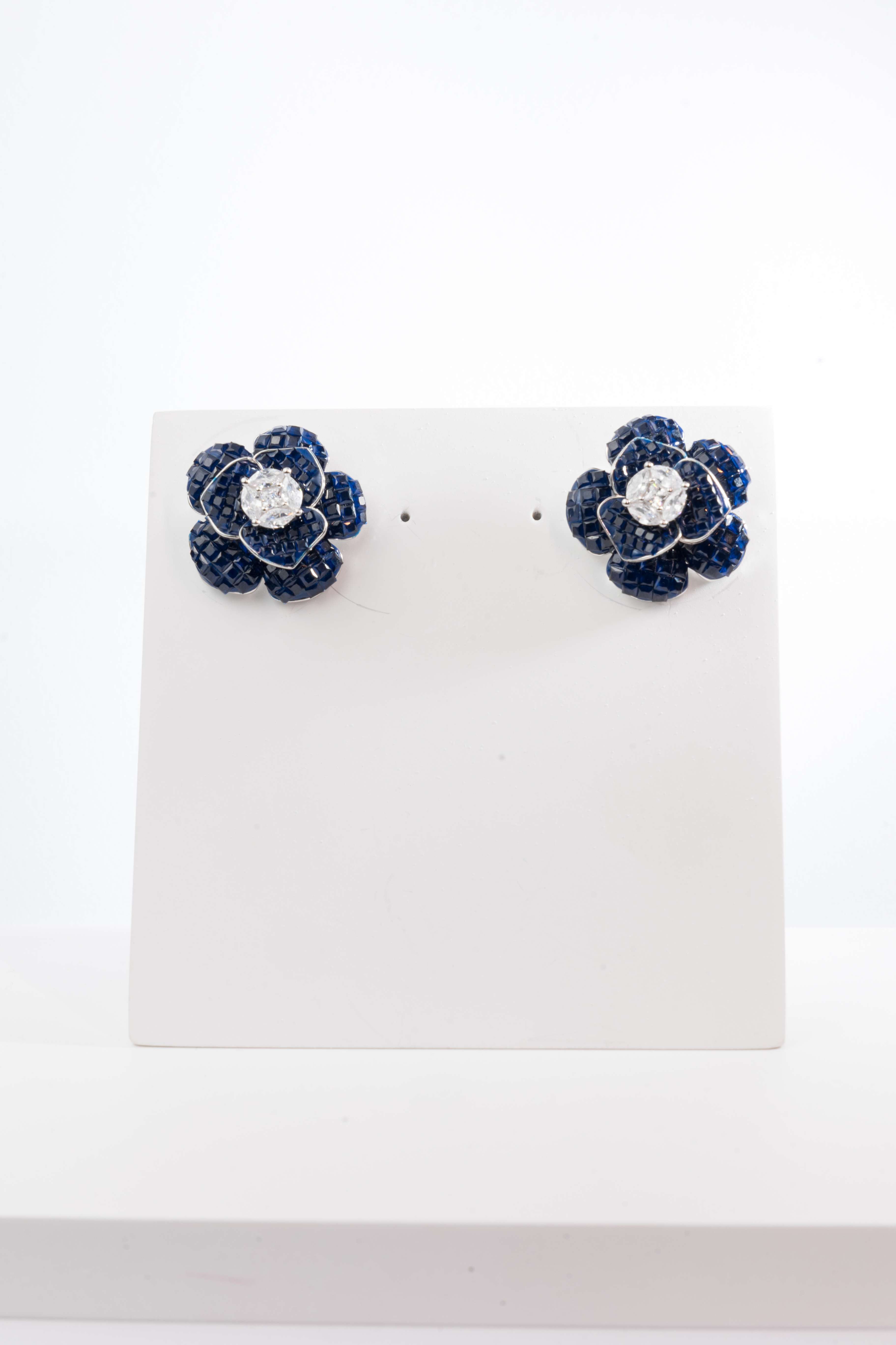 LAZULINE FLOWER STUDS-0